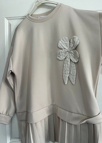 Gül detaylı bej tunik - Görsel 2