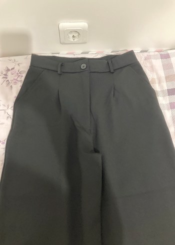 Trendyol & Milla Pilili Siyah Pantolon