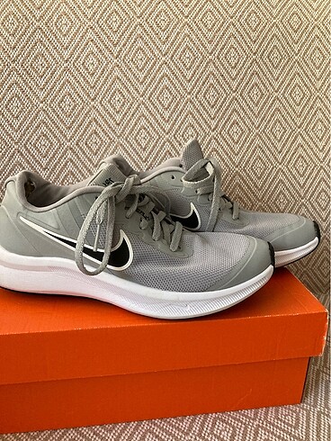 Nike yürüyüş ayakkabısı