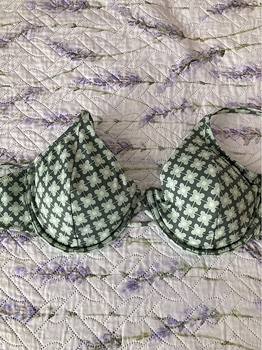 Penti bikini üstü
