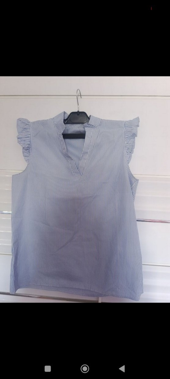 V Yaka Kısa Kollu Fırfırlı Bluz - Görsel 3