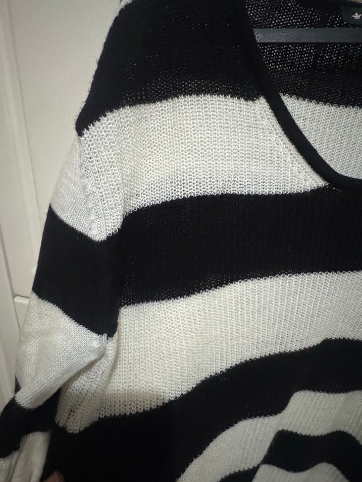 Kadın Siyah Beyaz Çizgili Triko Kazak - Görsel 3