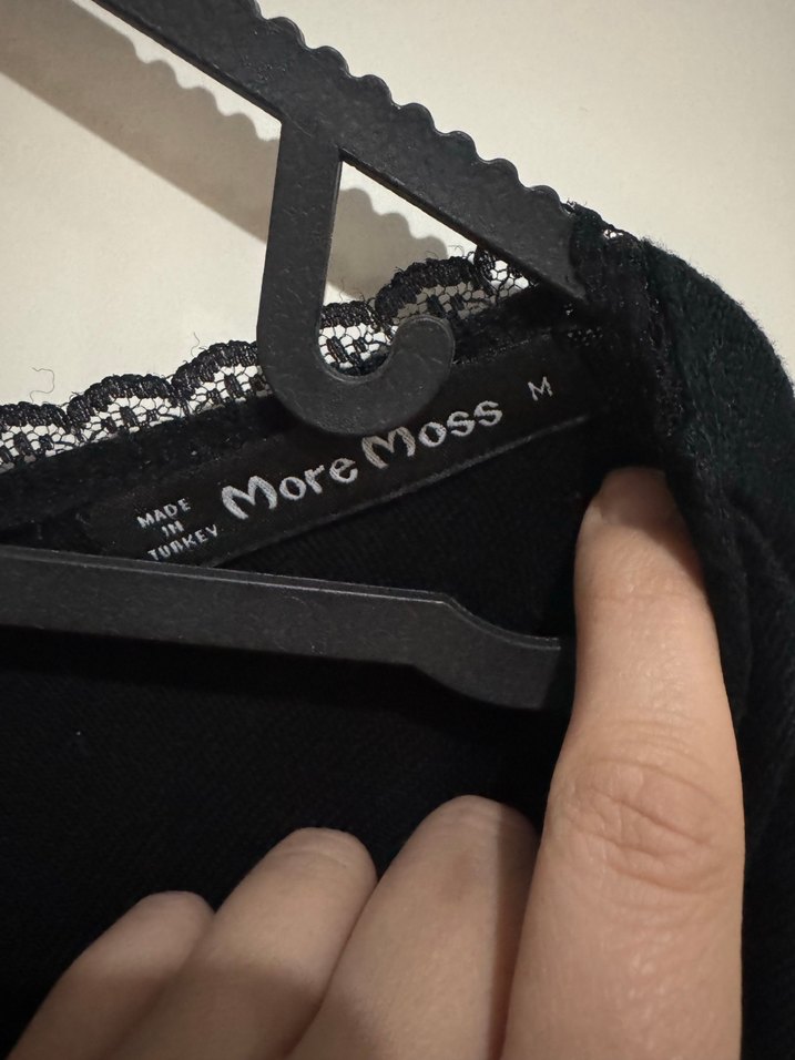 Dantel Detaylı Siyah V Yaka Kadın Bluz - Görsel 3