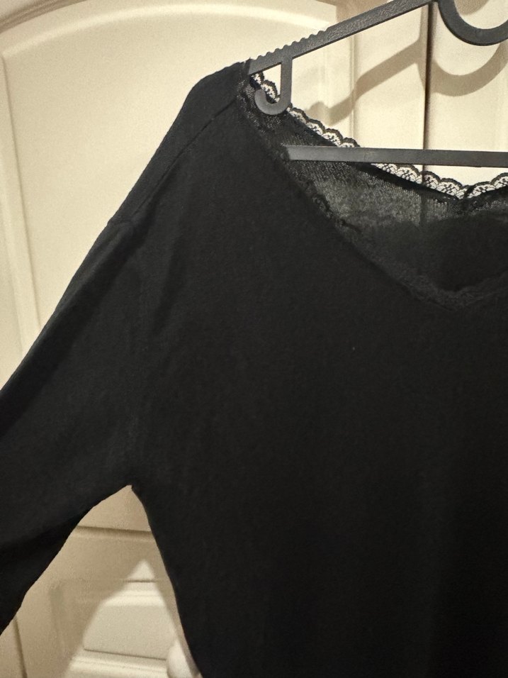 Dantel Detaylı Siyah V Yaka Kadın Bluz - Görsel 2