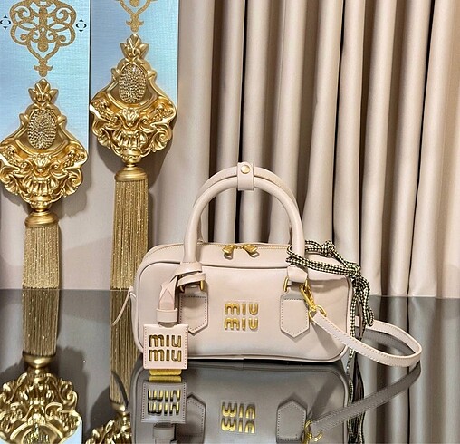 Beden Miu Miu Arcadie Medium