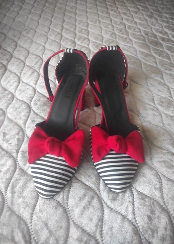 kırmızı topuklu ayakkabı - Görsel 2