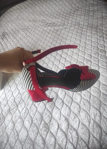 kırmızı topuklu ayakkabı - Görsel 4