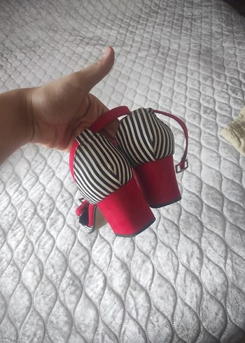 kırmızı topuklu ayakkabı - Görsel 3