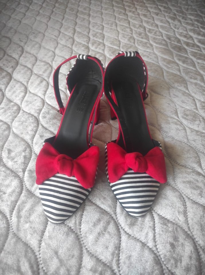 kırmızı topuklu ayakkabı - Görsel 2