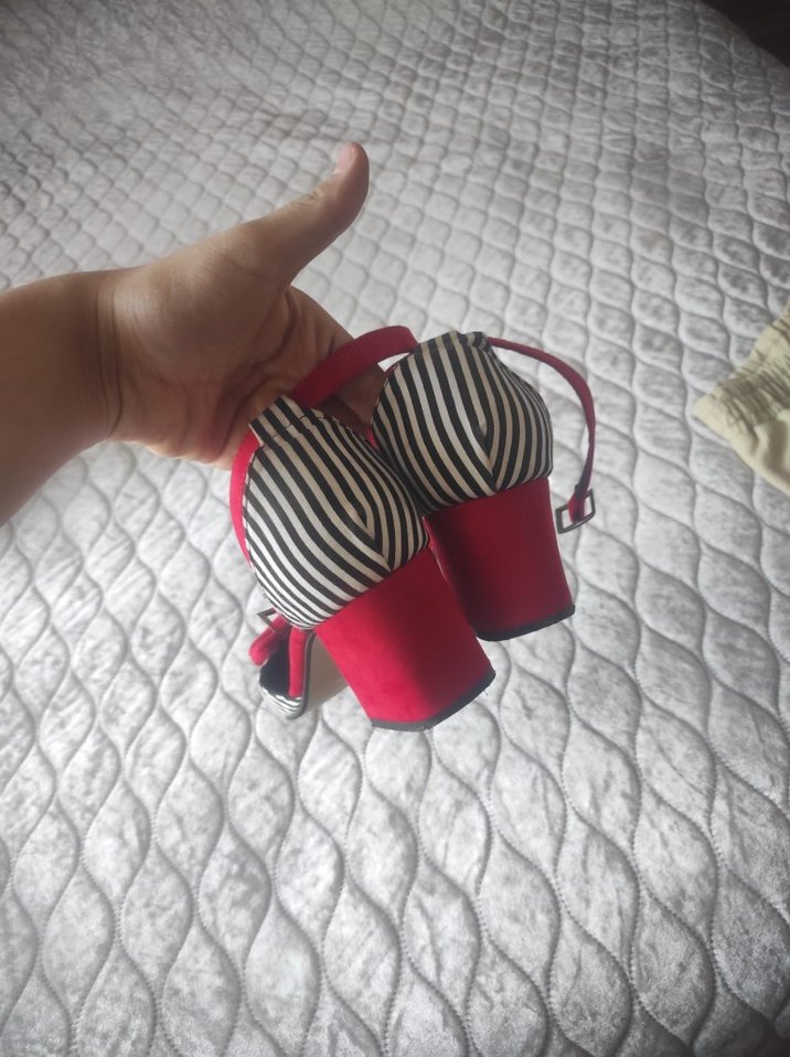 kırmızı topuklu ayakkabı - Görsel 3