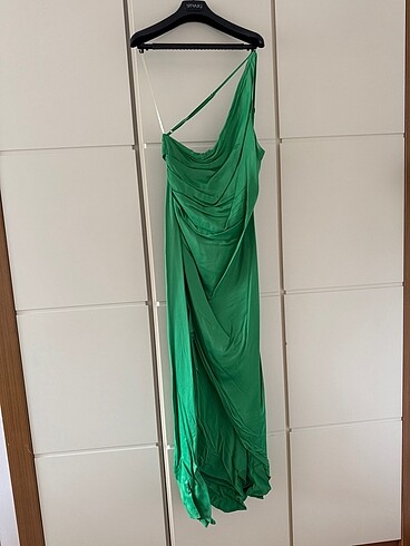 m Beden BSL marka uzun yırtmaçlı sırt dekolteli elbise