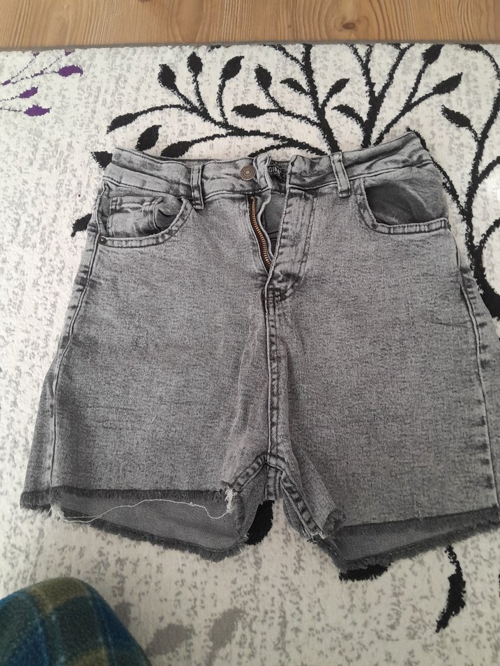 Gri Düğmeli Kadın Denim Mini Şort - Görsel 3