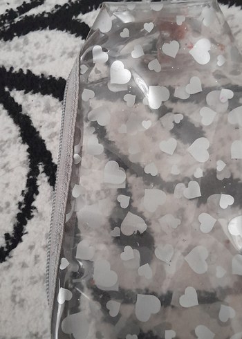 Gri Şeffaf Kalp Desenli Makyaj Çantası - Görsel 2