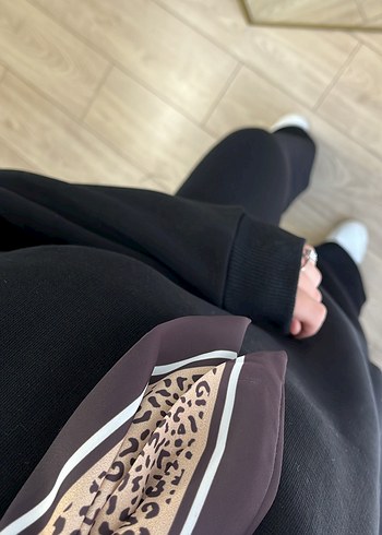 Siyah Fular detaylı eşofman takımı - Görsel 4