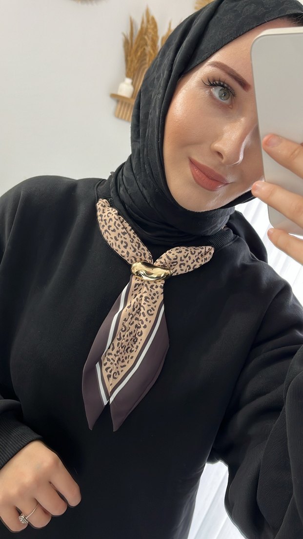 Siyah Fular detaylı eşofman takımı - Görsel 5