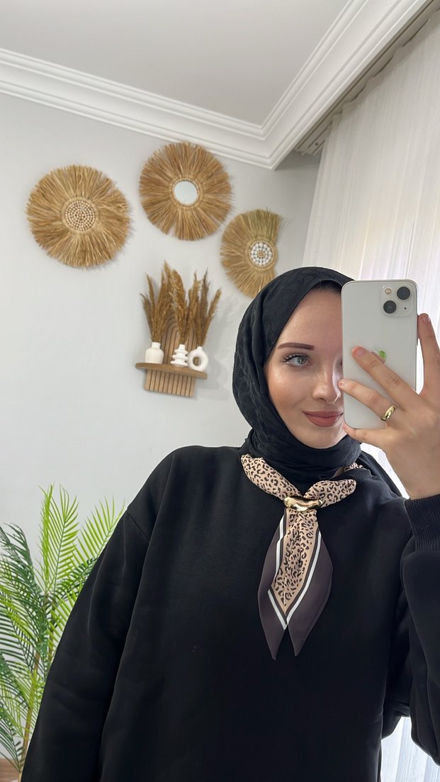 Siyah Fular detaylı eşofman takımı - Görsel 3