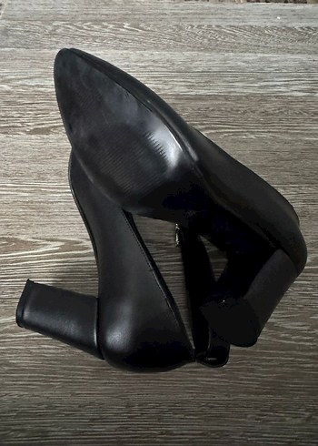 Siyah Tokalı Kadın Topuklu Ofis Ayakkabısı - Görsel 4