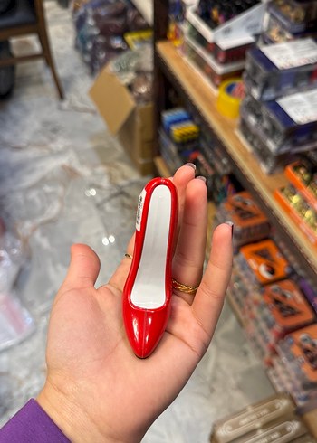 Kırmızı Parlak Topuklu Kadın çakmaklık - Görsel 2