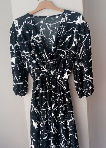 Siyah Beyaz Batik Desenli Uzun Elbise