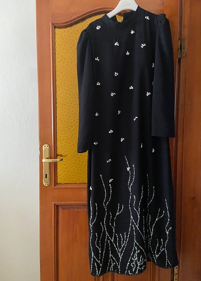 Taşlı uzun kollu siyah tesettür abiye elbise - Görsel 4