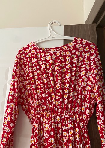 Kırmızı Çiçek Desenli Uzun Kadın Elbise - Görsel 3