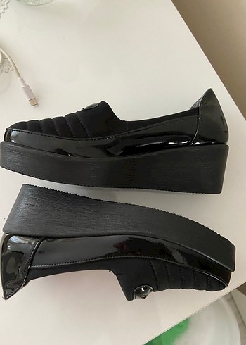 Siyah tabanlı ayakkabı - Görsel 3