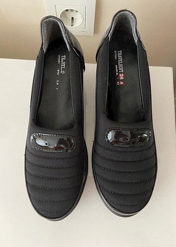 Siyah tabanlı ayakkabı - Görsel 2