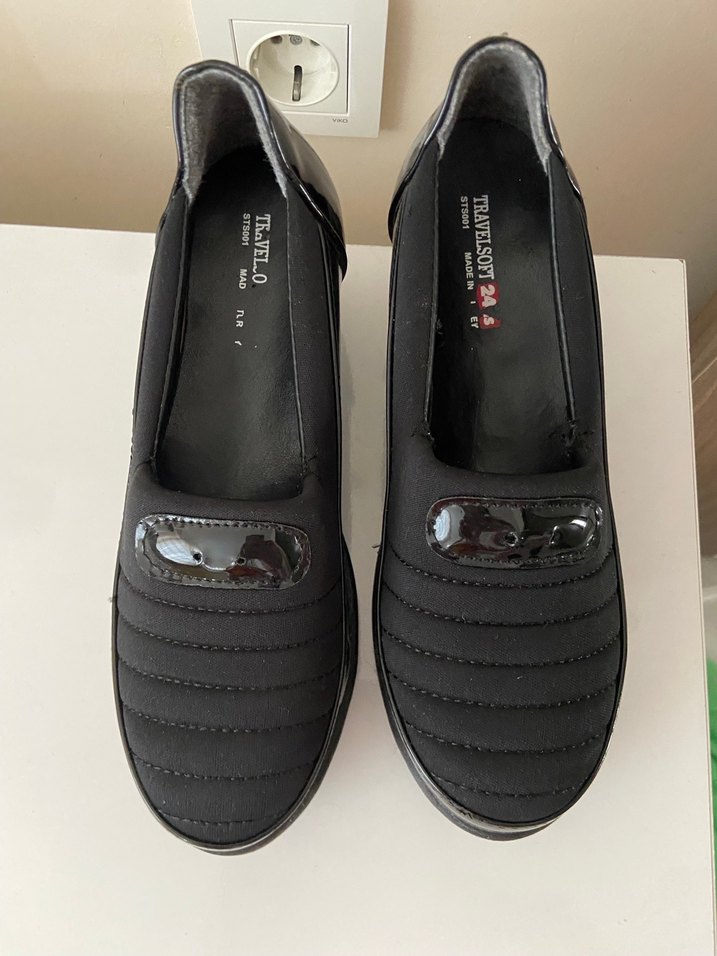 Siyah tabanlı ayakkabı - Görsel 2