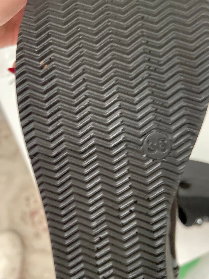 Siyah tabanlı ayakkabı - Görsel 4