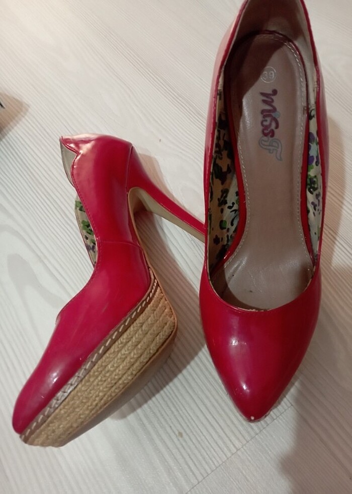 Kırmızı topuklu - Görsel 4