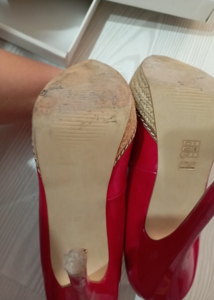 Kırmızı topuklu - Görsel 5