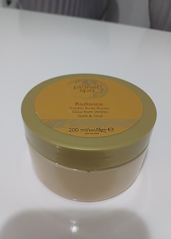 Radiance Altın ve Oud Vücut Kremi 200 ml