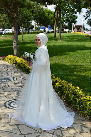 Nikah elbisesi veya gelinlik
