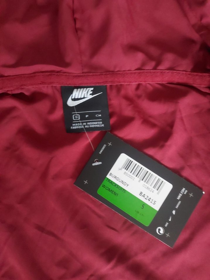 Nike Kapüşonlu Rüzgarlık - Görsel 4