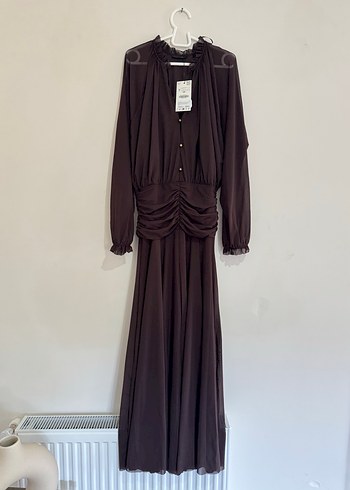 ZARA ORİJİNAL VE ETİKETLİ SIFIR BÜZGÜLÜ UZUN ELBİSE