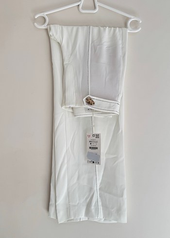 xs Beden ZARA YENİ KEMER KÖPRÜLÜ, KONTRAST DİKİŞLİ PANTOLON