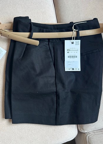xs Beden ZARA KEMERLİ VE PENSLİ BERMUDA ŞORT