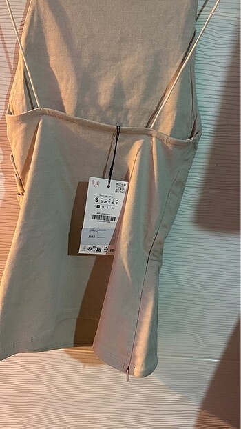 s Beden ZARA ASKILI BÜZGÜLÜ HALTER TOP