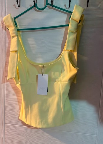 Zara ZARA FİYONKLU ELASTİK TOP Sarı Straplez Kolsuz Mini Bluz
