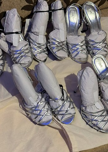 Zara ZARA METALİK EFEKTLİ YÜKSEK TOPUKLU SANDALET Metal Stiletto