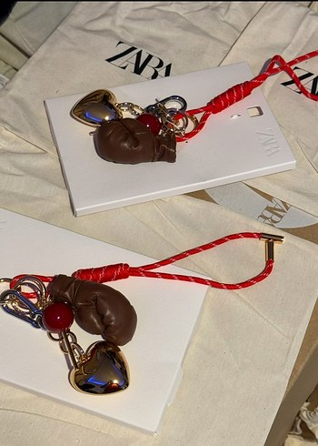 Beden ZARA ORİJİNAL ÇOKLU CHARM'LI KALP ELDİVEN ANAHTARLIK