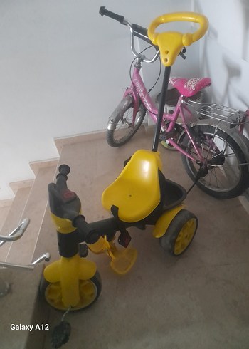 Sarı Renkli Çocuk Üç Tekerlekli Bisiklet