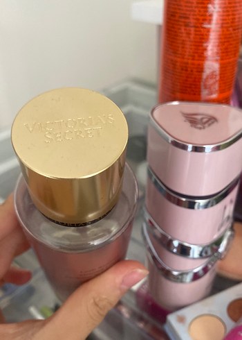 Beden Renk ORJİNAL ÜRÜNDÜR Victoria's Secret Velvet Petals Kadın Parfümü
