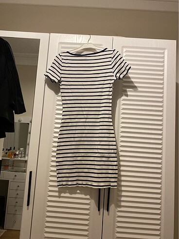 H&M Laciver beyaz cizgili elbise