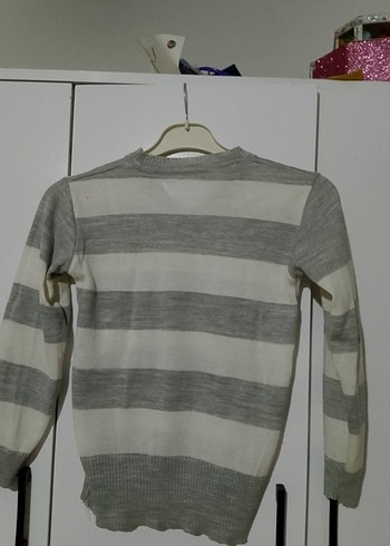 Gri Çizgili V Yakalı Triko Kazak - Görsel 3