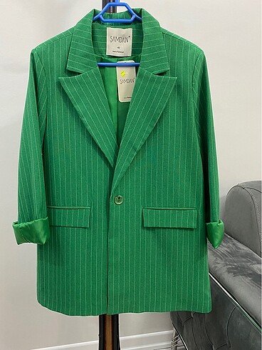 Yeşil blazer takım.