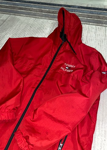 TOMMY HILFIGER kırmızı kapşonlu yağmurluk - Görsel 2