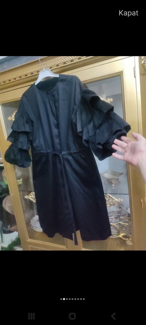 Uzun Siyah Kadın Pelerin Fırfırlı Kollu - Görsel 2