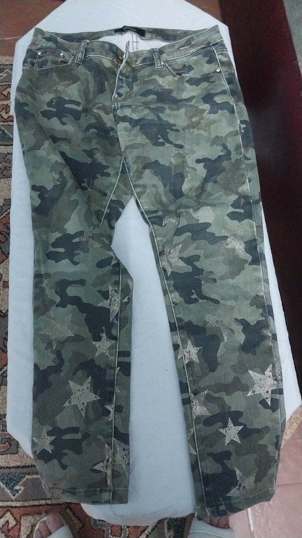 Düğmeli Kamuflaj Kadın Midi Pantolon - Görsel 2