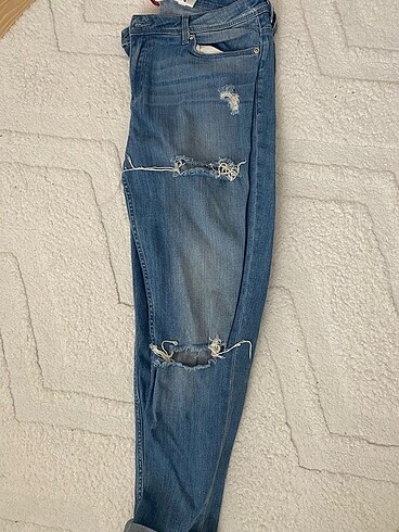 H&M Divided Yırtık Jean 38 Beden